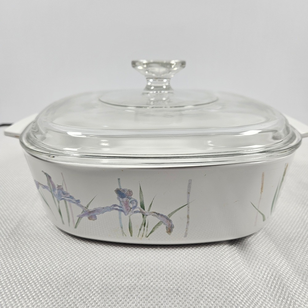 Corning Ware Shadow Iris A-2-B 2 Liter Casserole Dish with Lid Pattern‎ White